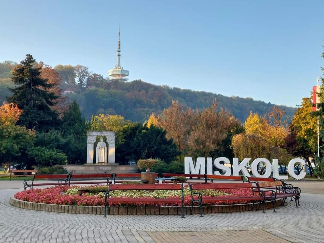 Julia Apartman Мишкольц Экстерьер фото